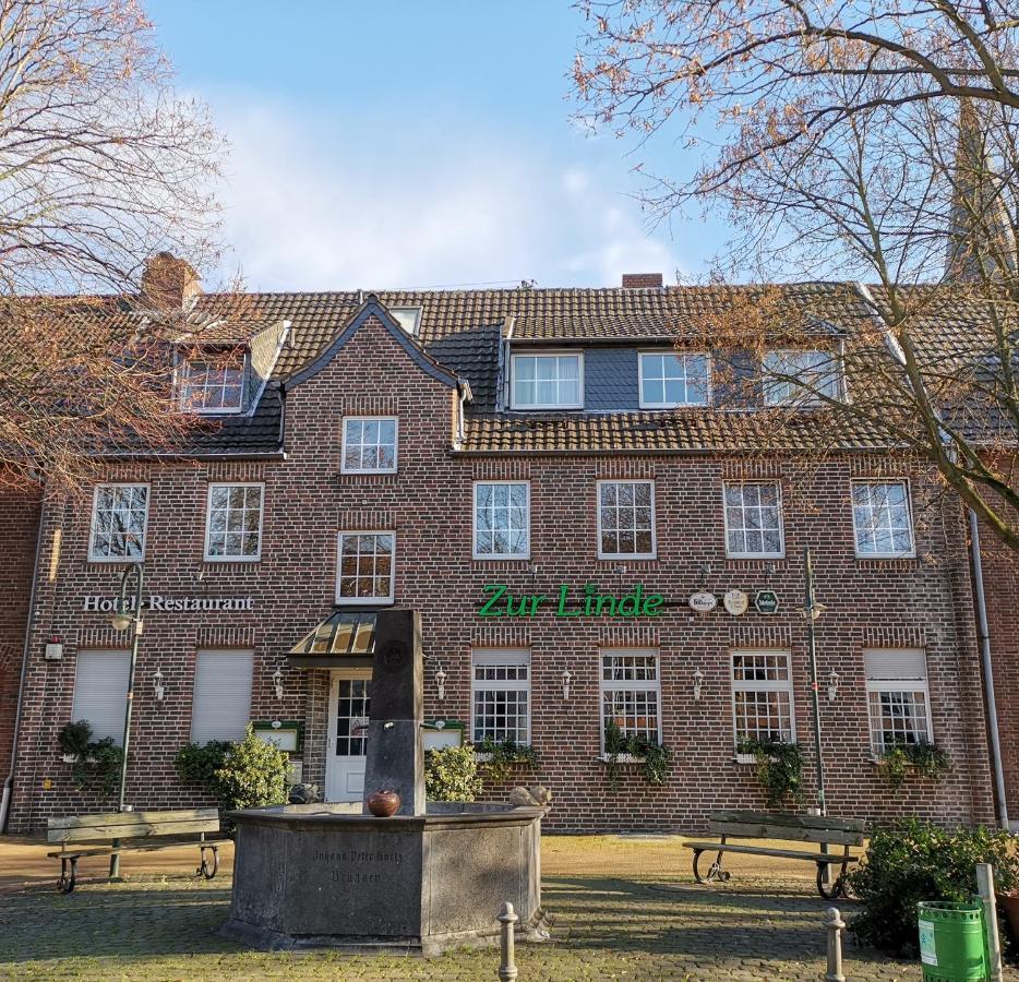 Hotel Zur Linde Rommerskirchen エクステリア 写真