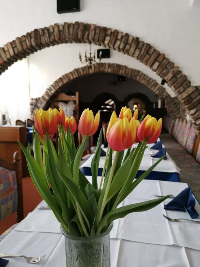Hotel Zur Linde Rommerskirchen エクステリア 写真