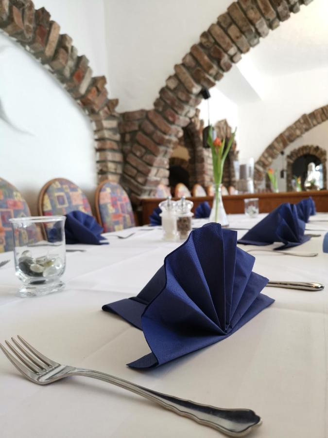 Hotel Zur Linde Rommerskirchen エクステリア 写真