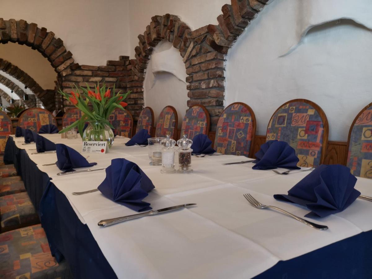 Hotel Zur Linde Rommerskirchen エクステリア 写真