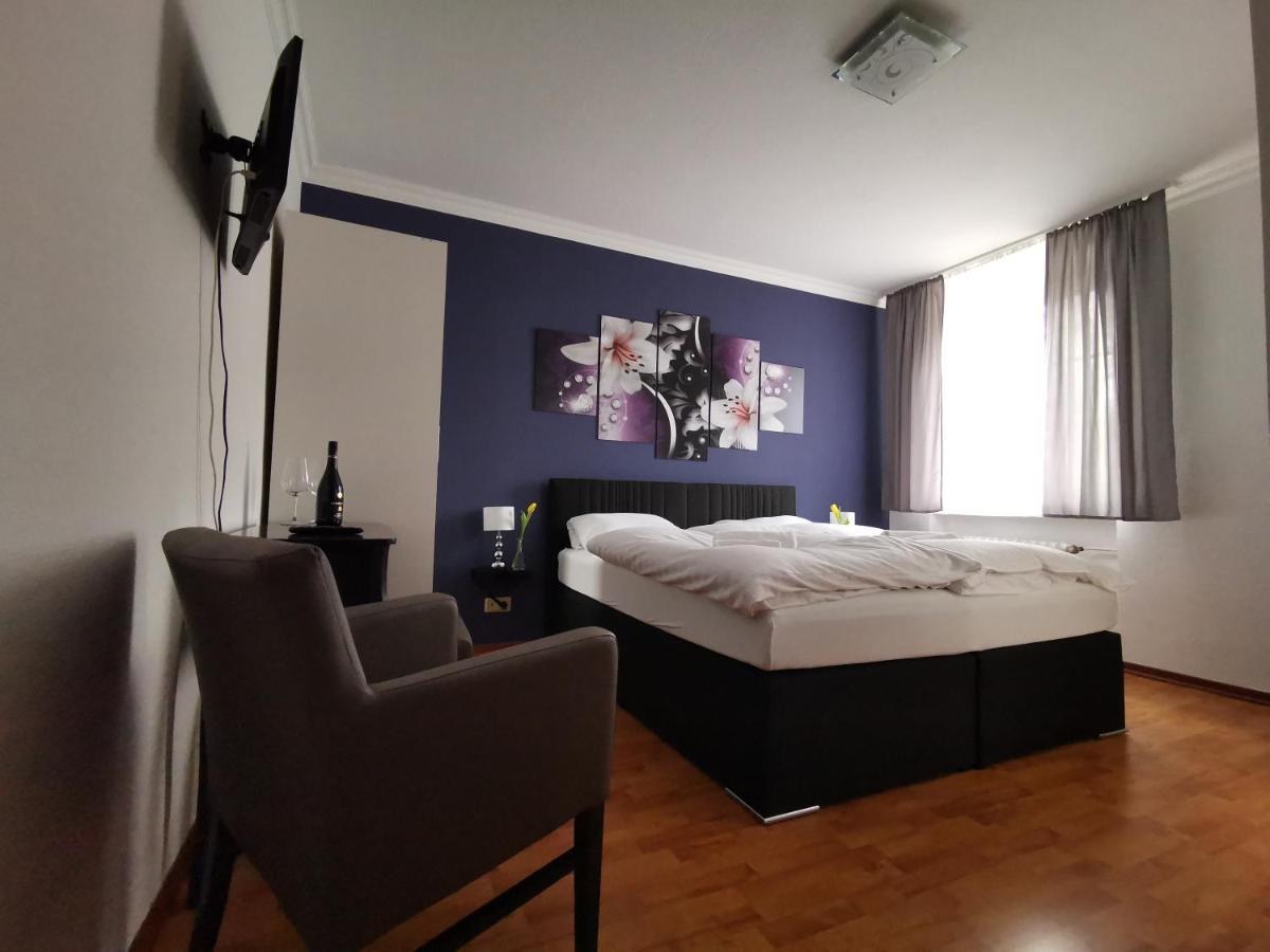 Hotel Zur Linde Rommerskirchen エクステリア 写真