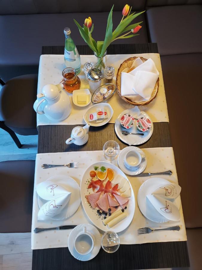 Hotel Zur Linde Rommerskirchen エクステリア 写真