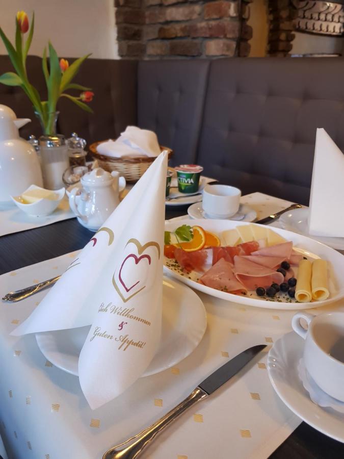 Hotel Zur Linde Rommerskirchen エクステリア 写真