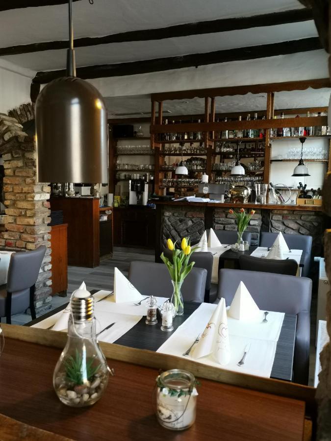 Hotel Zur Linde Rommerskirchen エクステリア 写真